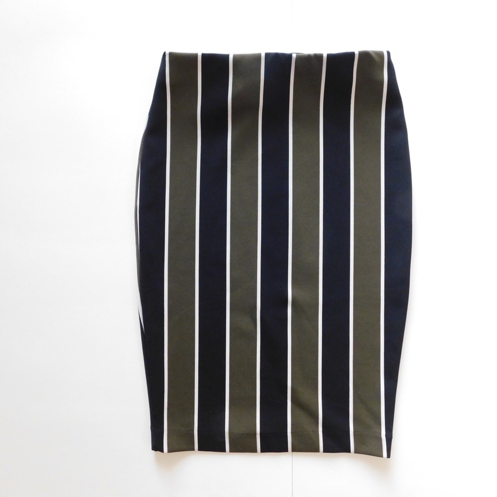 Forever 21 Fitted Skirt ( Size Small)